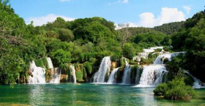 Split/Trogir: Krka National Park Day Trip with Wine Tasting