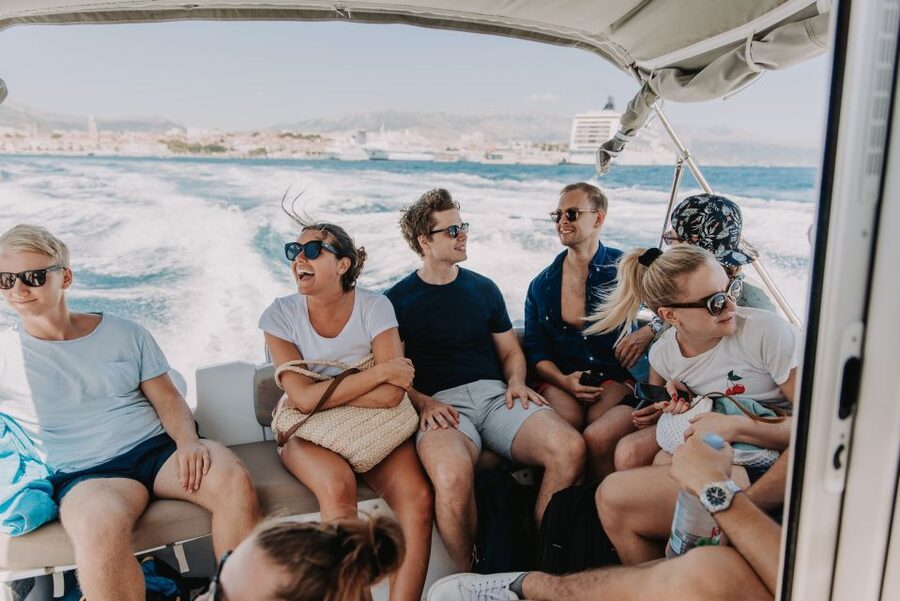 Split & Trogir: Private Blue Lagoon & Wine Tasting Boat Tour - Lunch and island life in Stomorska