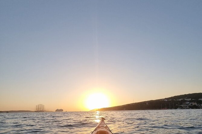 Sunset Kayak Tour in Hvar Town, Croatia - The sunset stop with wine and cheese