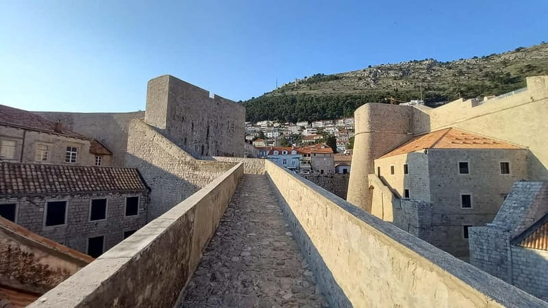 Sunset Wall Walk: 75-Minute Guided Tour & Free Exploration - Why This Dubrovnik Wall Walk Feels Different