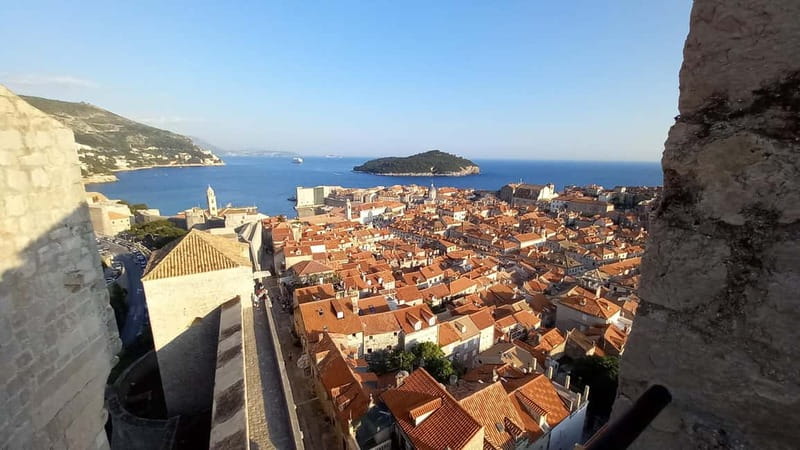 Sunset Wall Walk: 75-Minute Guided Tour & Free Exploration - Who Should Book This Experience?