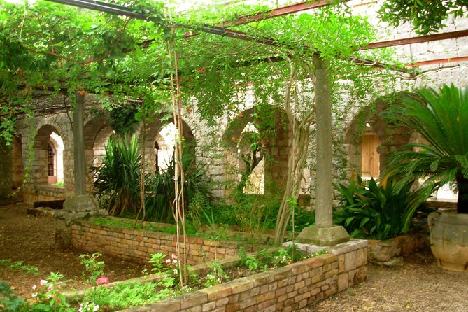 The Best of Hvar Small Group with Wine Tasting and Local meal - Brusje and the seasonal lavender fields