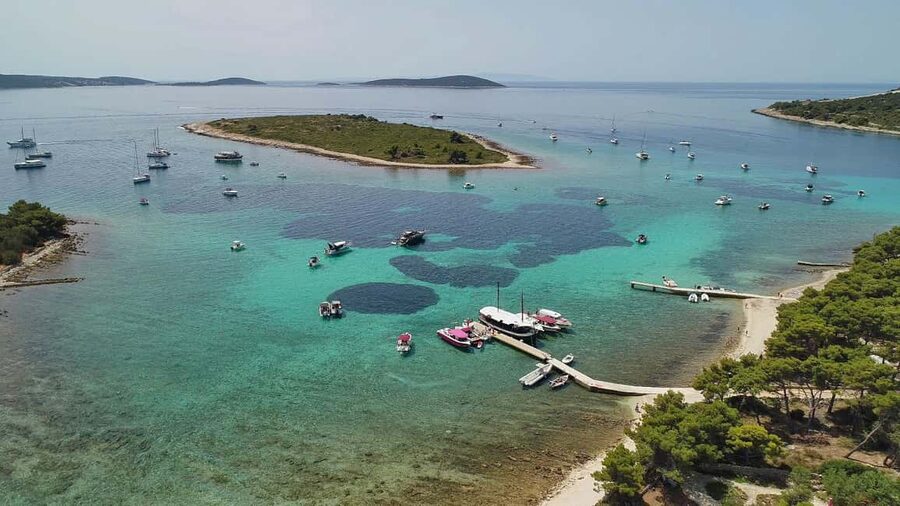 Trogir: Blue Lagoon and 3 Islands Speedboat Tour - Maslinica on Šolta brings a change of pace