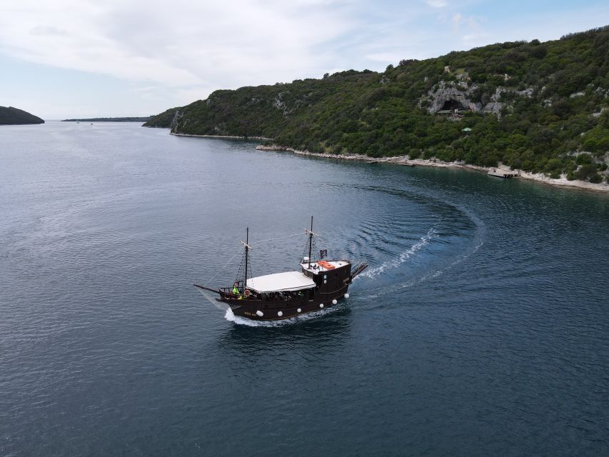 Vrsar: Lim Fjord Boat Tour with Swimming near Pirate's Cave - What the 50-minute Pirate’s Cave stop is really like