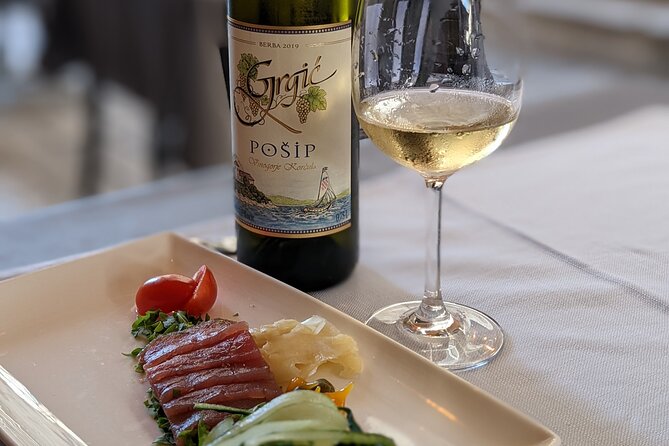 Wine, food and olive oil by PhD student - Starting at Large Onofrio’s Fountain