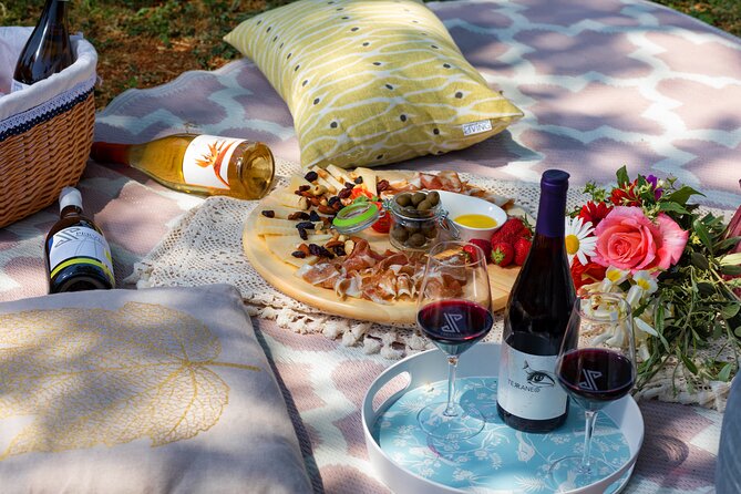 Wine picnic - Arriving at Pervino near Novigrad
