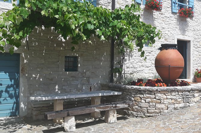 Wine Tour - The Best of Istria - Grožnjan, the Hilltop Village of Artists