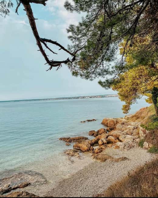 Zadar: 3 Islands SpeedBoat Tour with Snorkeling and Drinks - The first stop: 50 minutes in clear water