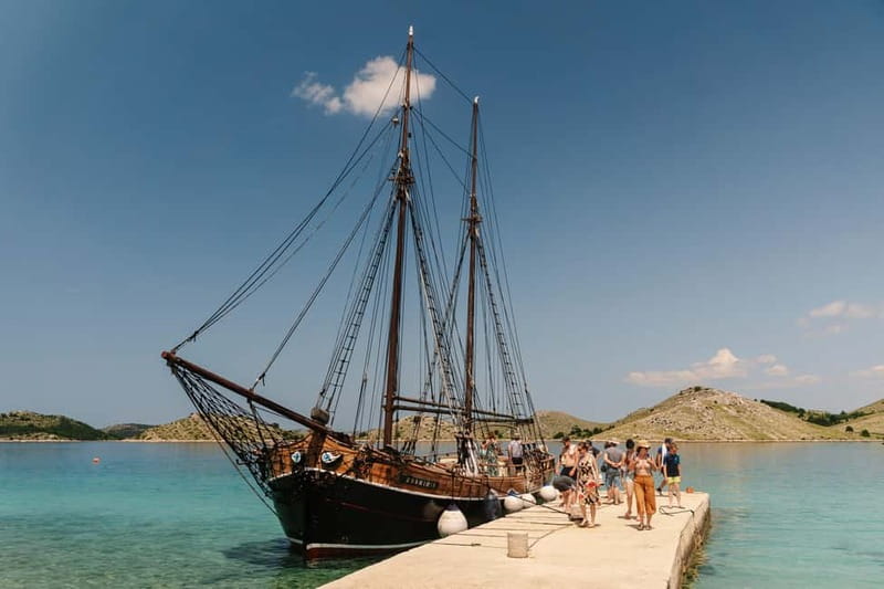 Zadar: Boat Tour with Unlimited Wine & 3 Stops - Boarding Near the Little White Lighthouse