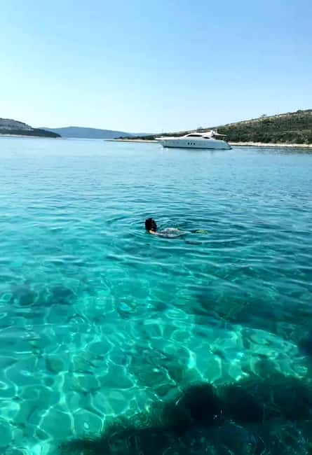 Zadar: Half-Day Island-Hopping and Lagoons Cruise with Fruit - Cruising along Ugljan’s coast