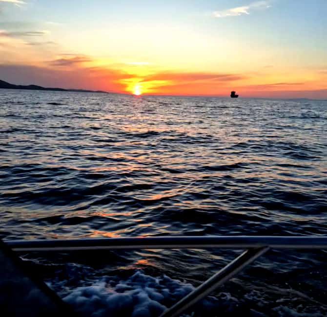 Zadar: Half-Day Island-Hopping and Lagoons Cruise with Fruit - Fruit, drinks, and the local touch