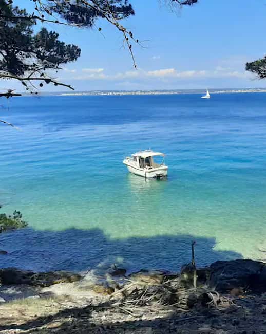 Zadar: Half-Day Island-Hopping and Lagoons Cruise with Fruit - Leaving Zadar for Rivanj’s clear lagoon