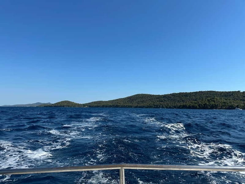 Zadar: Half-day trip wooden boat with drinks - ALL INCLUSIVE - Preko adds cafés, culture, and free time