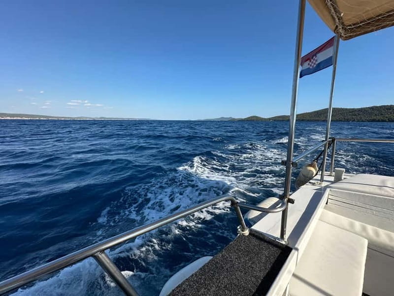 Zadar: Half-day trip wooden boat with drinks - ALL INCLUSIVE - The guide and group experience