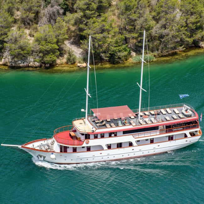 Zadar: Krka falls, olive mill, lunch, oil & wine tasting - A full day that mixes waterfalls, war history, and food