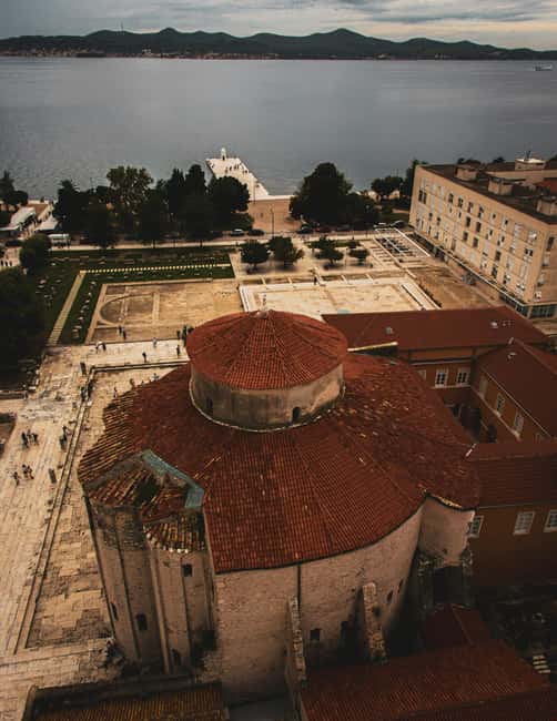 Zadar: Old Town Walking Tour - Riva promenade and the changing evening light