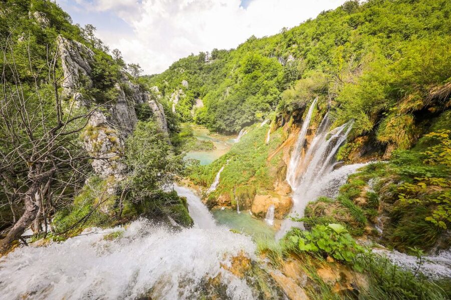 Zadar: Plitvice Lakes Full-Day Guided Tour with a Boat Ride - How the Guides Shape the Day