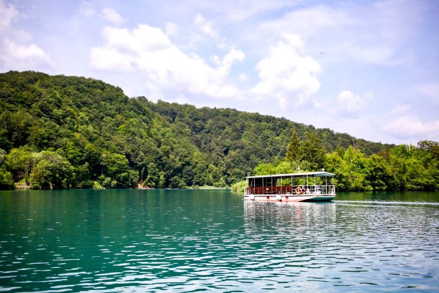 Zadar: Plitvice Lakes with Boat Ride and Zadar Old Town Tour - The café stop and the food question