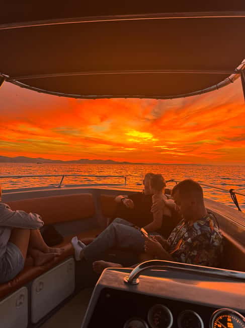 Zadar: Sunset Boat Tour with Aperol Spritz - The 15-minute sunset viewing stop