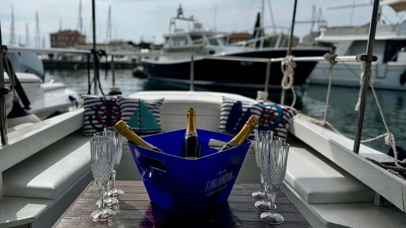 Zadar: Sunset boat tour with champagne - Passing the Sea Organ and old city walls